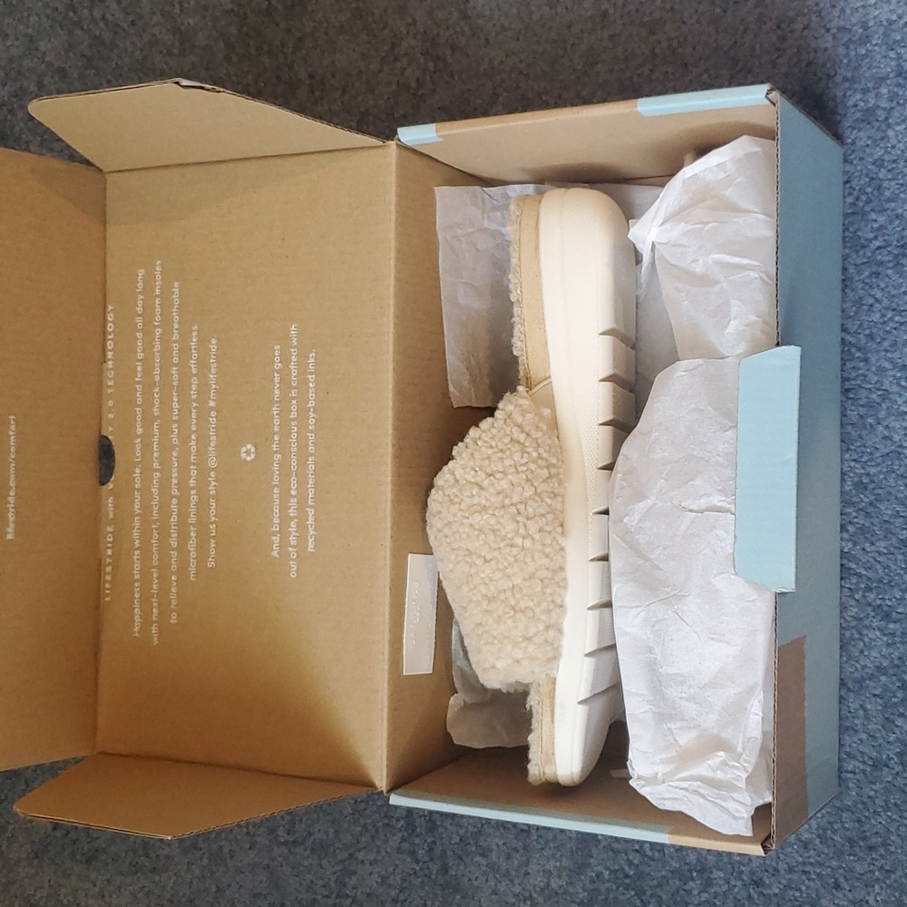 New Cute Fuzzy Sandals - Picture 4 of 7